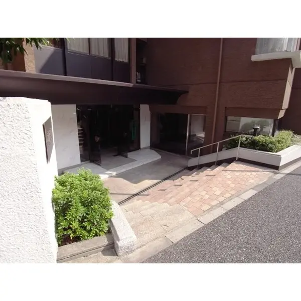 番町千鳥ヶ淵アビタシオンのエントランス