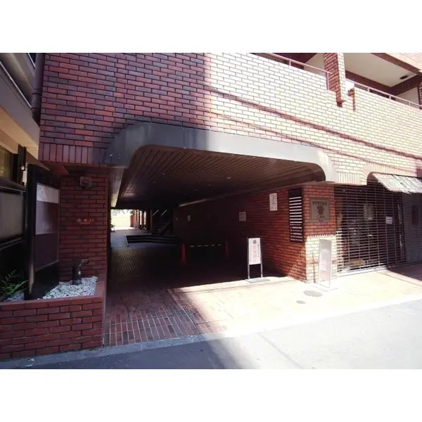 ダイアパレス二番町のエントランス