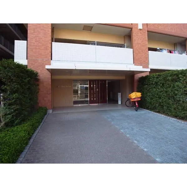 ミディオンソレイユレジデンスのエントランス