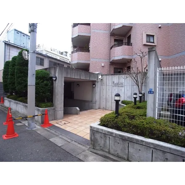 ローザリックス南雪谷のエントランス