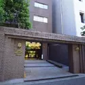 グランドメゾン六番町のエントランス