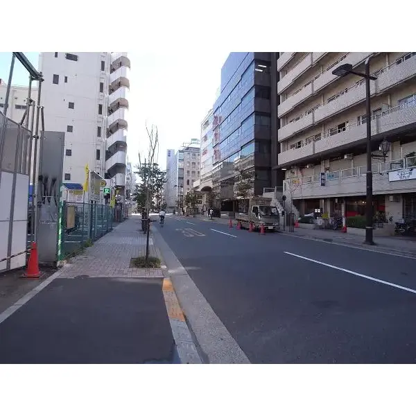 朝日六番町マンションのエントランス