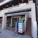 朝日六番町マンションのエントランス