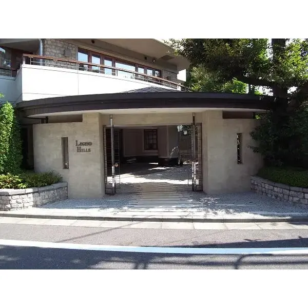 レジェンドヒルズ市ヶ谷若宮町のエントランス