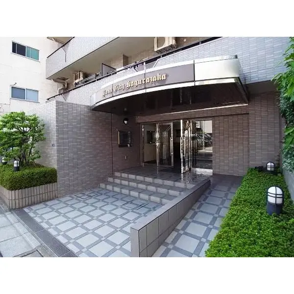 ライオンズシティ神楽坂のエントランス