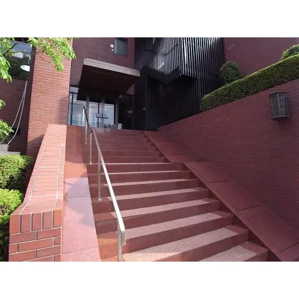 ドムス代々木上原のエントランス