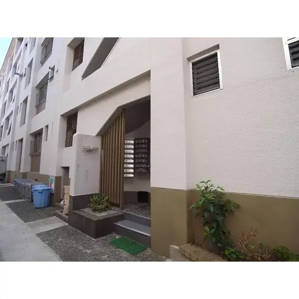 中銀東山マンシオンのエントランス
