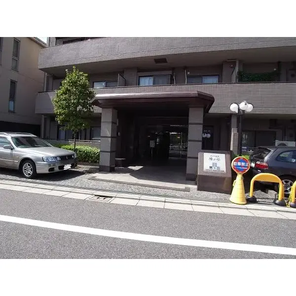 イトーピア幡ヶ谷のエントランス
