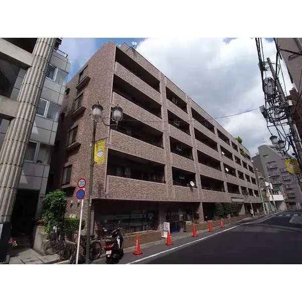 イルサント代々木上原の外観