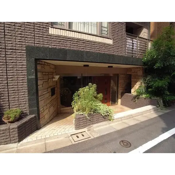 カーサフェリス代々木上原のエントランス