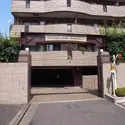 ガーデンアルバ幡ヶ谷のエントランス