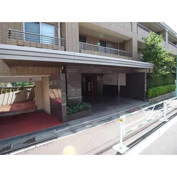 グランベスタージュ代々木のエントランス