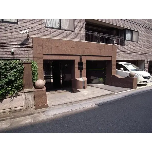 トゥールロワイヤル参宮橋のエントランス