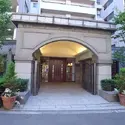 クリオレミントンハウス明大前のエントランス