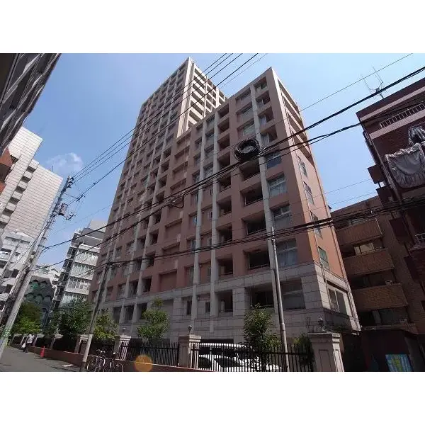 ファミール新宿グランスィートタワーの外観