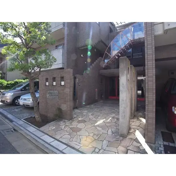 ハウス世田谷松原のエントランス