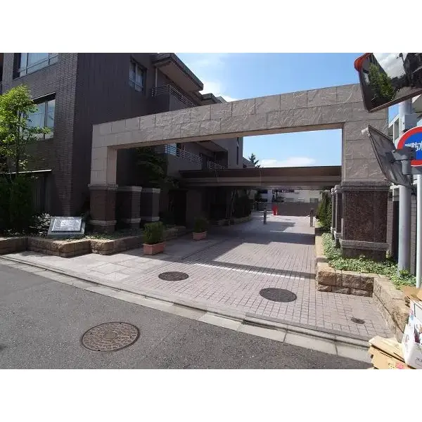ライオンズマンション元代々木グランフォートのエントランス