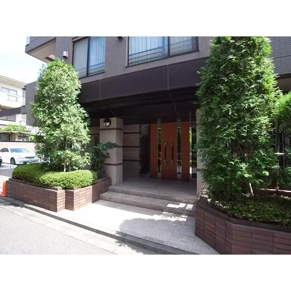 東急ドエルアルス元代々木のエントランス