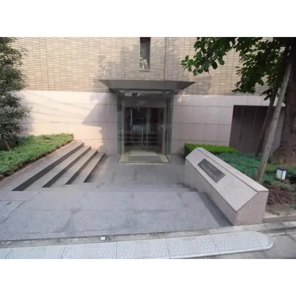 東急ドエルプレステージ代々木公園のエントランス