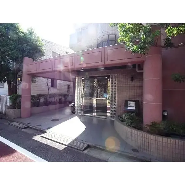 アーバネスト赤堤のエントランス