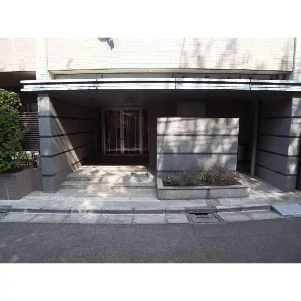 アールヴェール高田馬場桜薫る丘のエントランス