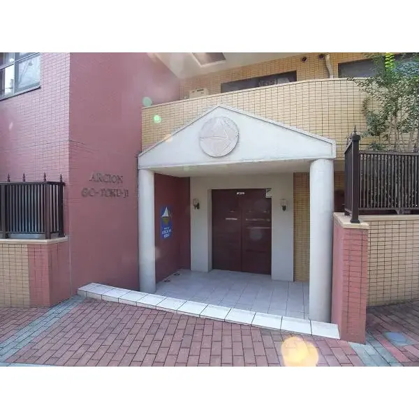 アルシオン豪徳寺のエントランス