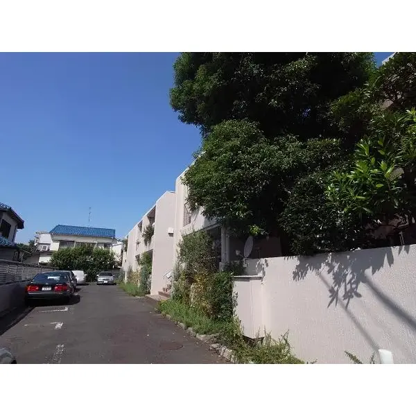 アルス宮の坂の外観