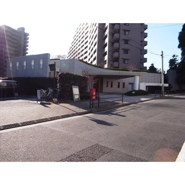 ヒルズ久が原参番館のエントランス
