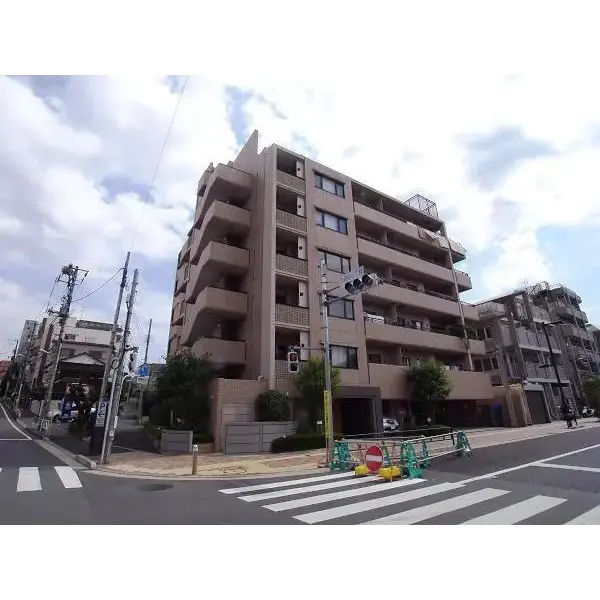 コスモ世田谷の外観