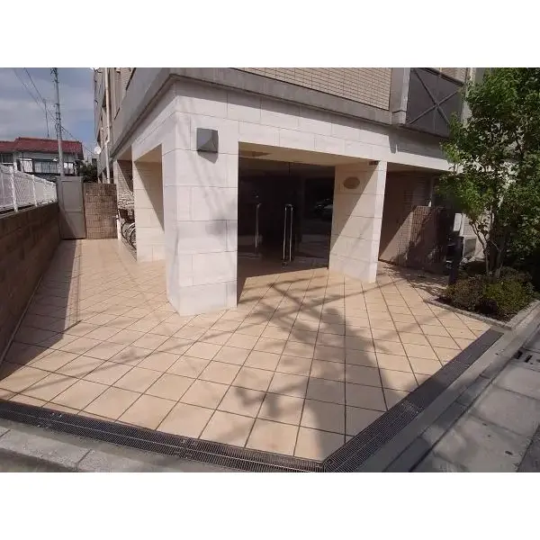 ドルチェ経堂のエントランス