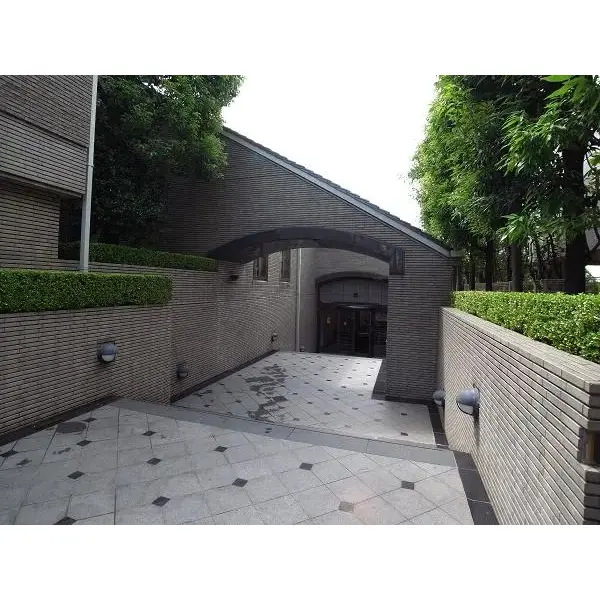 西原パークマンションのエントランス