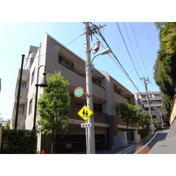 市谷逢坂ハウスの外観