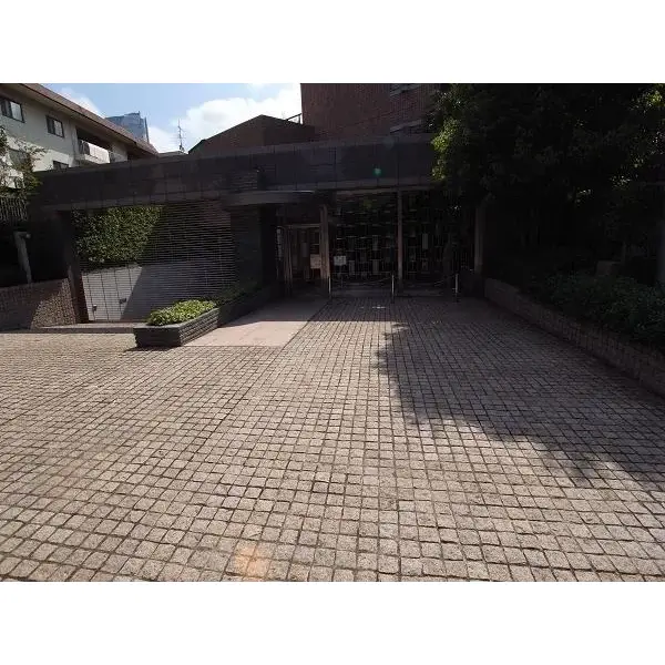 グローリオ麻布霞町のエントランス