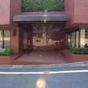 ドムス元麻布西館のエントランス
