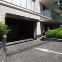 プラウド南青山のエントランス