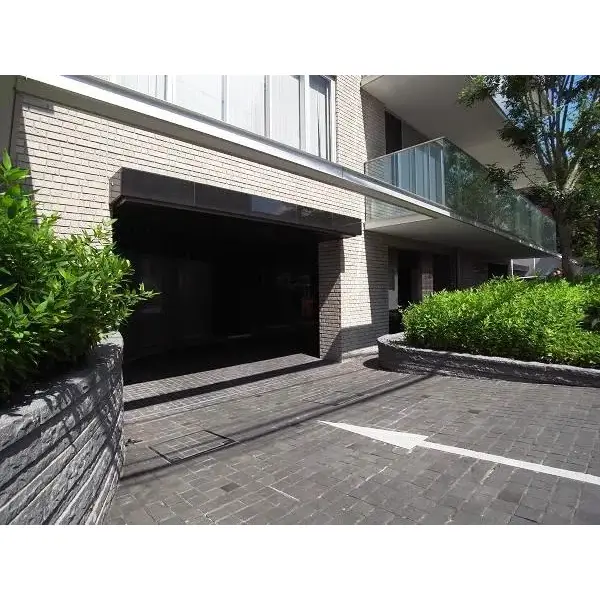 プラウド南青山のエントランス