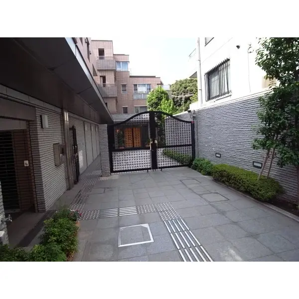 ライオンズマンション南青山グランフォートのエントランス