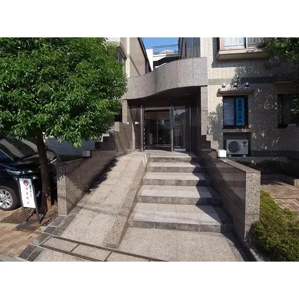 イトーピア市ヶ谷山伏町のエントランス