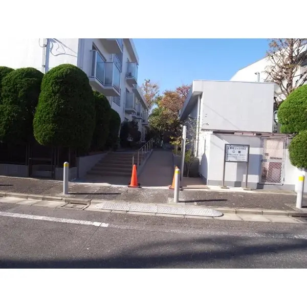 上野毛リッツハウスC館のエントランス