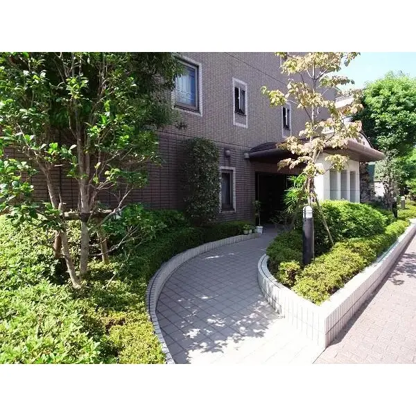 フェイム新宿柏木町のエントランス