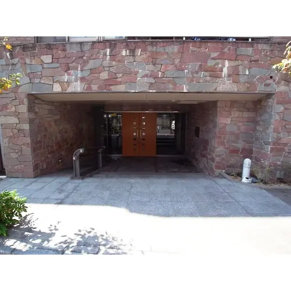 クレッセント新宿柏木のエントランス