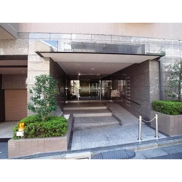 コスモ市ヶ谷北町のエントランス