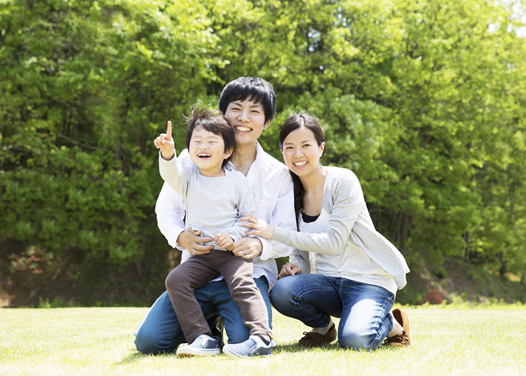 住宅購入を検討している家族